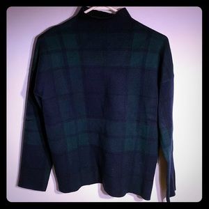 Tahari sweater size S